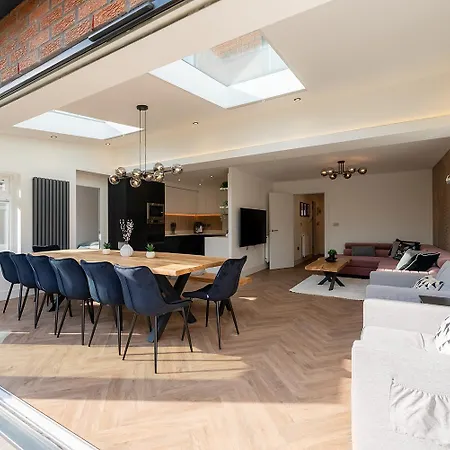 Дом отдыха Luxury 8 Bed Манчестер