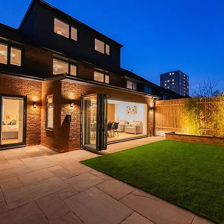 Luxury 8 Bed *