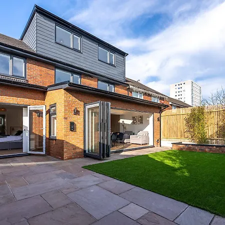 Luxury 8 Bed Holiday home *