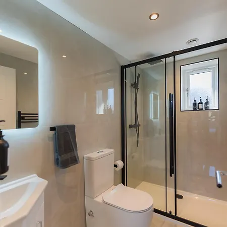 Luxury 8 Bed Holiday home