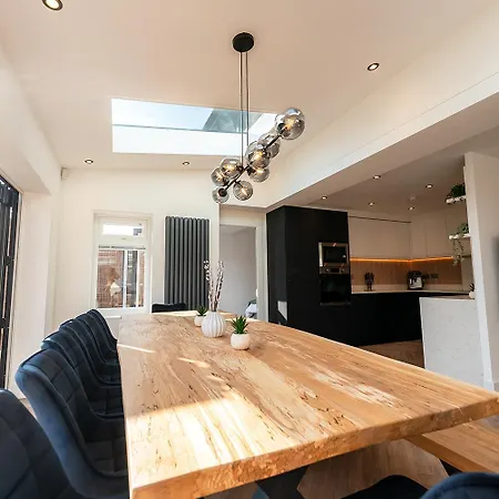 Luxury 8 Bed * Manchester