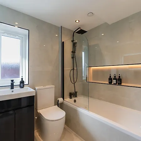Luxury 8 Bed Holiday home *