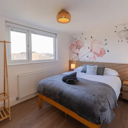 Luxury 8 Bed Holiday home