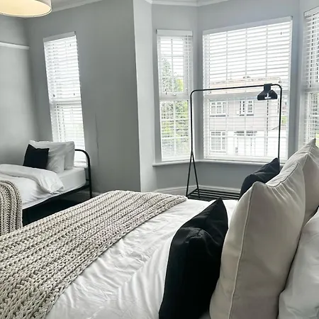 別荘 Large 5-bedroom House In Salford-free Parking-sleeps 10 マンチェスター