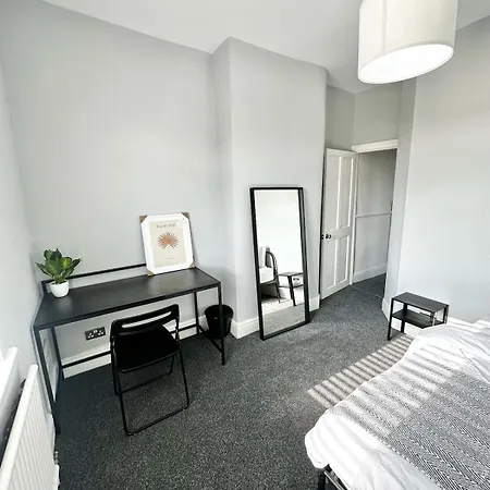 Nyaraló Large 5-bedroom House In Salford-free Parking-sleeps 10 Manchester