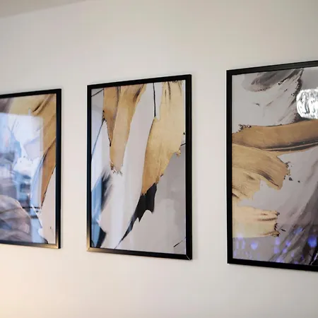 - 2-bed - Sleeps 4 - Wifi