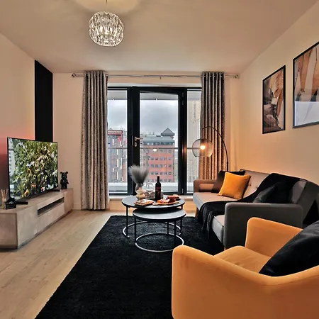 - 2-bed - Sleeps 4 - Wifi