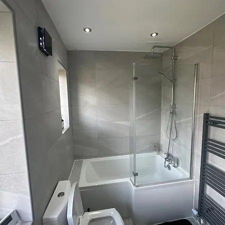 Airport House - Long Near Hospital! * Manchester