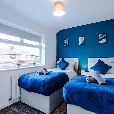 Holiday home Great House In Greater By 53 Degrees Property, Ideal For Workers, 3 Bed With Parking! *