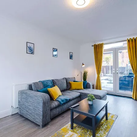 Nyaraló Great House In Greater By 53 Degrees Property, Ideal For Workers, 3 Bed With Parking! Manchester