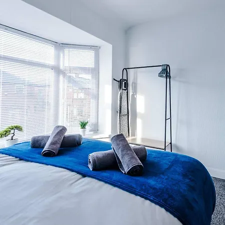 Nyaraló Great House In Greater By 53 Degrees Property, Ideal For Workers, 3 Bed With Parking!