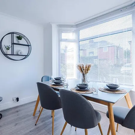 Holiday home Great House In Greater By 53 Degrees Property, Ideal For Workers, 3 Bed With Parking! *