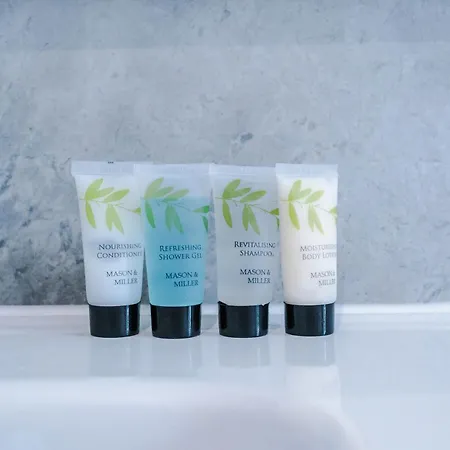 4 Bed House-2 Parking Spaces-vibrant Location Holiday home *