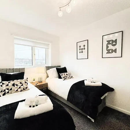 Cozy 2 Bed - Free Parking, Great Location By Vista Short Lets *