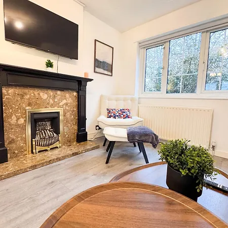 Ferienhaus Cozy 2 Bed - Free Parking, Great Location By Vista Short Lets Manchester