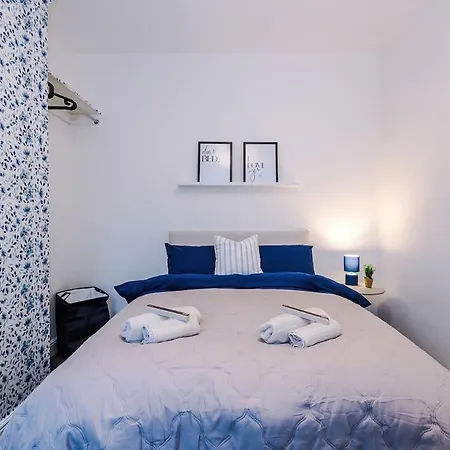 Games Room, Free Parking, Fully Stocked, Sleeps 8