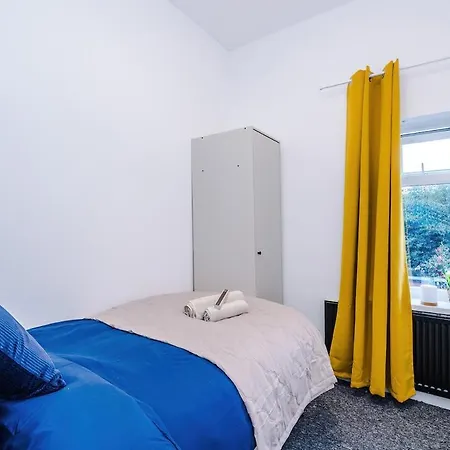 Games Room, Free Parking, Fully Stocked, Sleeps 8 Manchester