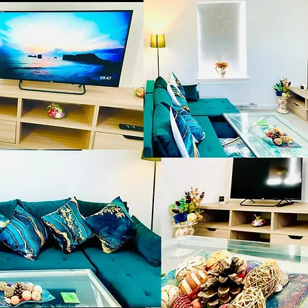 Modern 3 Bedroom Flat Near & Hulme Park Apartment