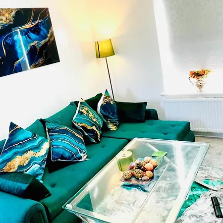 Apartment Modern 3 Bedroom Flat Near & Hulme Park *