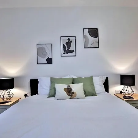 - 2-bed - Sleeps 4 - Wifi * מנצ'סטר