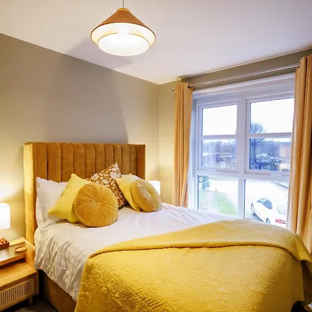 Holiday home Luxury Celebrity Townhouse Etihad Stadium Coop Live Arena 2 Parking Sleep 10 Manchester
