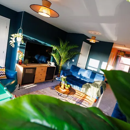 Holiday home Luxury Celebrity Townhouse Etihad Stadium Coop Live Arena 2 Parking Sleep 10 *