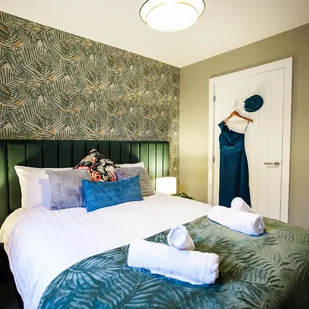 Luxury Celebrity Townhouse Etihad Stadium Coop Live Arena 2 Parking Sleep 10 Holiday home Manchester