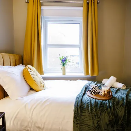 Holiday home Luxury Celebrity Townhouse Etihad Stadium Coop Live Arena 2 Parking Sleep 10 *