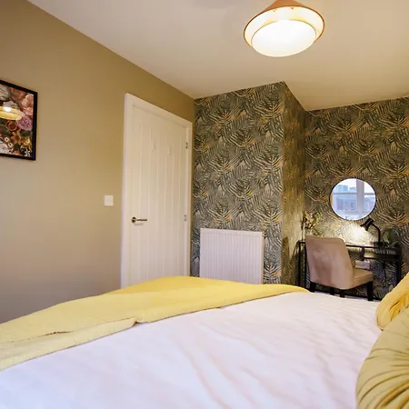 Holiday home Luxury Celebrity Townhouse Etihad Stadium Coop Live Arena 2 Parking Sleep 10 Manchester