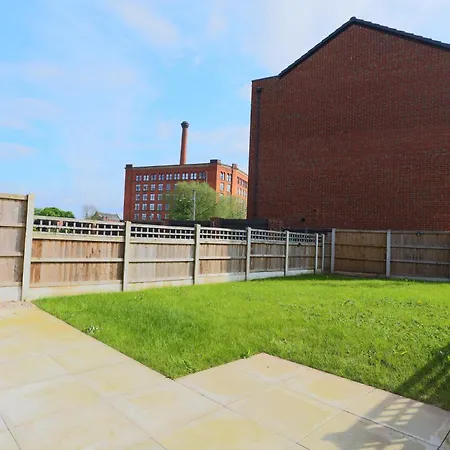 Luxury Celebrity Townhouse Etihad Stadium Coop Live Arena 2 Parking Sleep 10 Holiday home