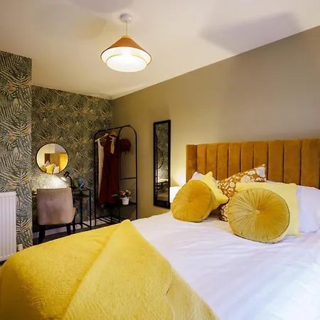 Holiday home Luxury Celebrity Townhouse Etihad Stadium Coop Live Arena 2 Parking Sleep 10 *