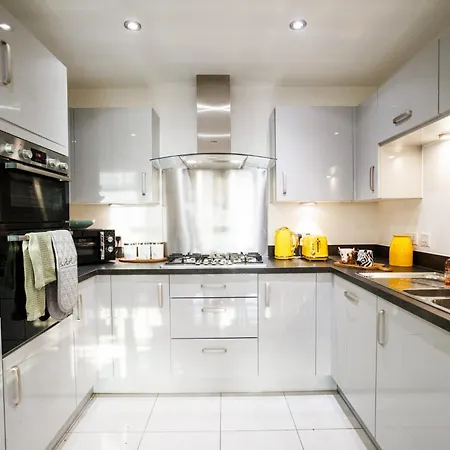 Luxury Celebrity Townhouse Etihad Stadium Coop Live Arena 2 Parking Sleep 10 Holiday home