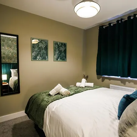 Luxury Celebrity Townhouse Etihad Stadium Coop Live Arena 2 Parking Sleep 10 Holiday home *