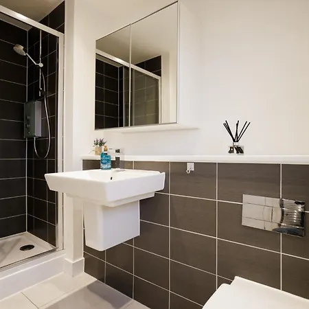 Holiday home Luxury Celebrity Townhouse Etihad Stadium Coop Live Arena 2 Parking Sleep 10 *