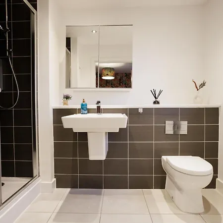 Luxury Celebrity Townhouse Etihad Stadium Coop Live Arena 2 Parking Sleep 10 Holiday home *