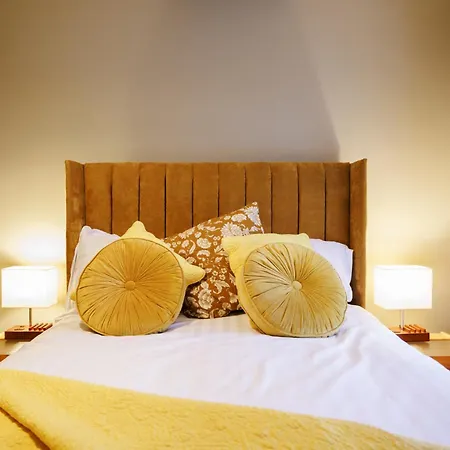 Holiday home Luxury Celebrity Townhouse Etihad Stadium Coop Live Arena 2 Parking Sleep 10 *