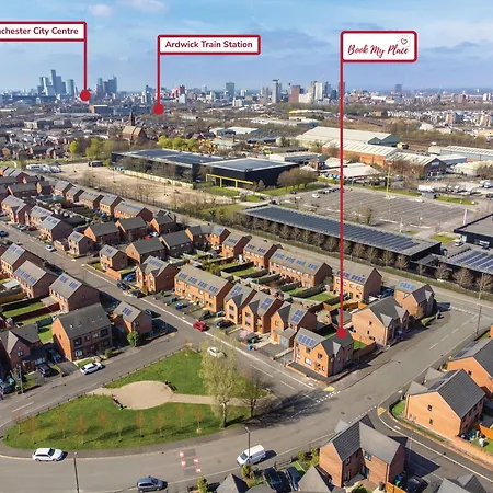 Large Family House With Free Parking - 3 Bedrooms 6 Beds Semesterbostad