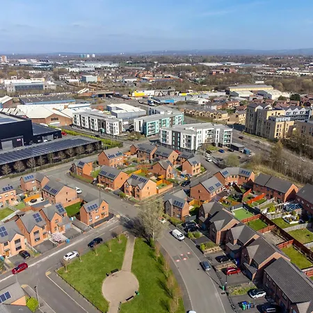 Large Family House With Free Parking - 3 Bedrooms 6 Beds *