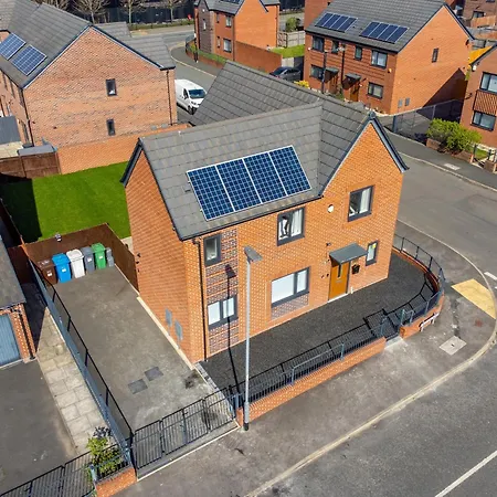 Casa vacanze Large Family House With Free Parking - 3 Bedrooms 6 Beds