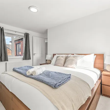 Large Family House With Free Parking - 3 Bedrooms 6 Beds Casa vacanze *