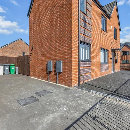 بيت للعطل Large Family House With Free Parking - 3 Bedrooms 6 Beds *