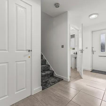 Large Family House With Free Parking - 3 Bedrooms 6 Beds * Manchester