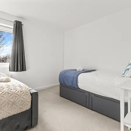 Large Family House With Free Parking - 3 Bedrooms 6 Beds Semesterbostad Manchester