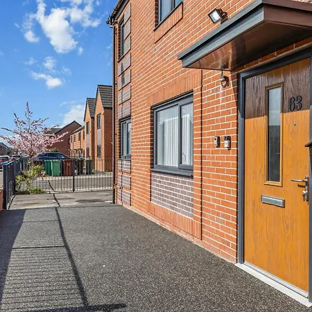 Large Family House With Free Parking - 3 Bedrooms 6 Beds * Manchester