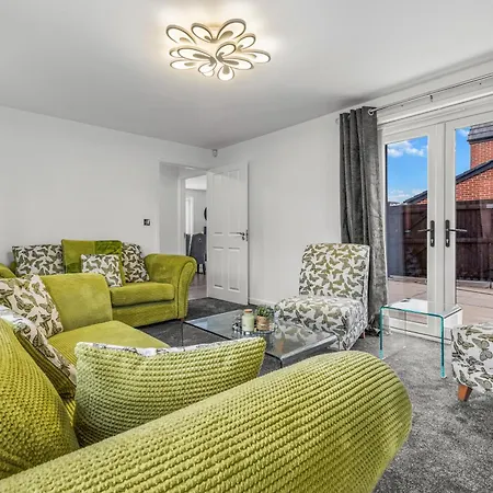 Large Family House With Free Parking - 3 Bedrooms 6 Beds * Manchester