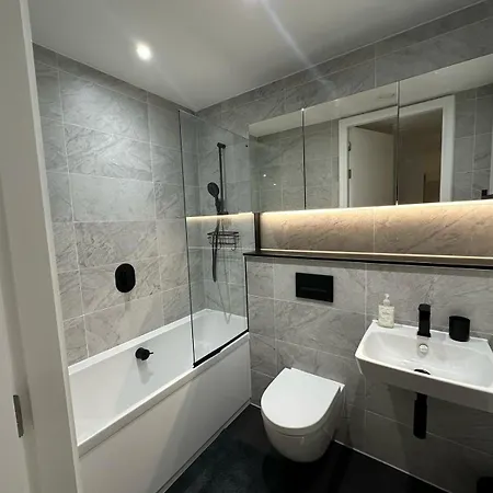 Luxury 1 Bed Near Victoria