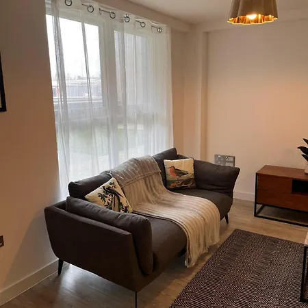 Tranquil Urban-city Space * Manchester
