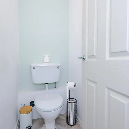 New ! Riverbank Loft, Stylish Apartment, Free Parking, Close To Centre & Sleeps 7 * Manchester