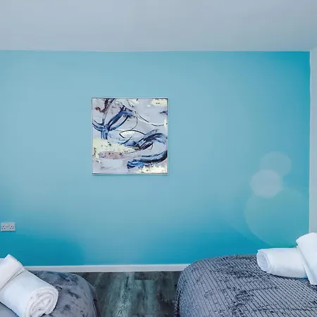 New ! Riverbank Loft, Stylish Apartment, Free Parking, Close To Centre & Sleeps 7 Apartman Manchester