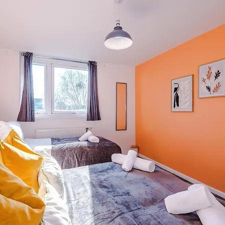 Appartamento New ! Riverbank Loft, Stylish Apartment, Free Parking, Close To Centre & Sleeps 7